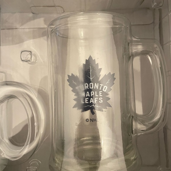 3 piece glassware Toronto Maple Leafs NHL set. Unopened box, brand new! - Picture 3 of 4